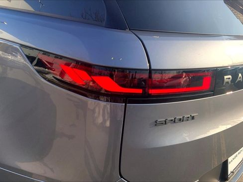 Used 2025 Land Rover Range Rover Sport image 28