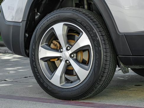 Used 2020 Jeep Cherokee Limited image 67