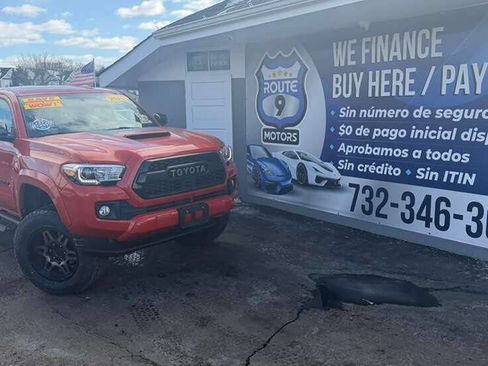 Used 2016 Toyota Tacoma TRD Sport w/ Premium & Technology Package image 1