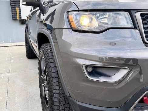 Used 2017 Jeep Grand Cherokee Trailhawk AWD/4WD image 2