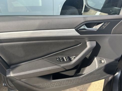 Used 2025 Volkswagen Jetta Sport image 9