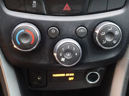 Used 2019 Chevrolet Trax LS AWD/4WD image 21