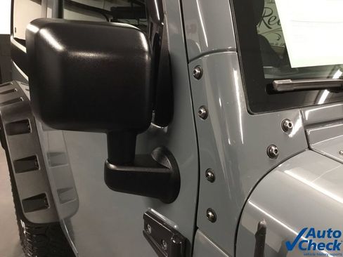 Used 2015 Jeep Wrangler Sahara w/ Connectivity Group AWD/4WD image 21