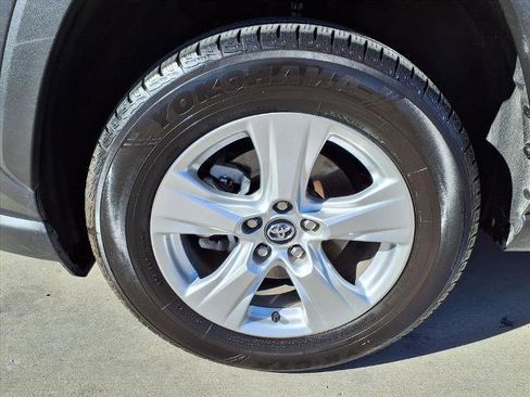 Used 2020 Toyota RAV4 XLE image 22