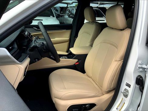 New 2025 Jeep Grand Cherokee Limited w/ Luxury Tech Group II image 7