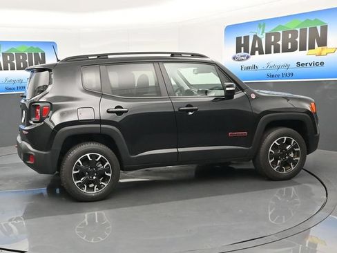Used 2023 Jeep Renegade Trailhawk AWD/4WD image 6