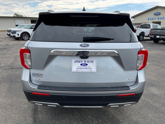 Used 2023 Ford Explorer XLT w/ Equipment Group 202A AWD/4WD image 4