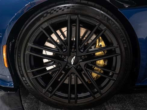 Used 2024 Aston Martin DB12 Convertible image 32