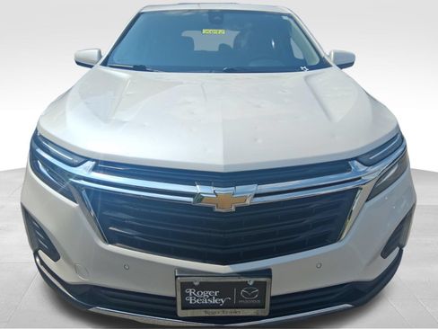 Used 2024 Chevrolet Equinox LT FWD image 2
