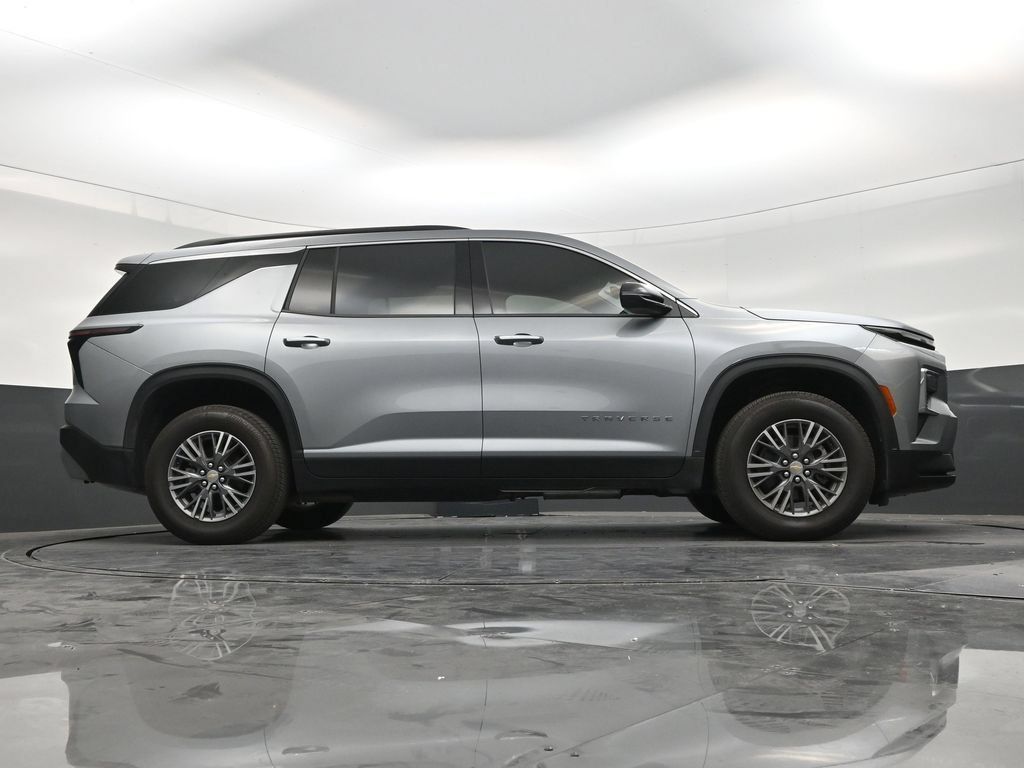 Used 2026 Chevrolet Traverse LT FWD image 24