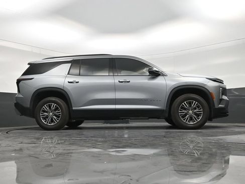 Used 2026 Chevrolet Traverse LT FWD image 24