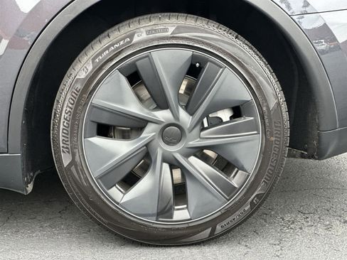 Used 2024 Tesla Model Y Long Range image 8