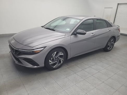 Used 2025 Hyundai Elantra Sport FWD image 2