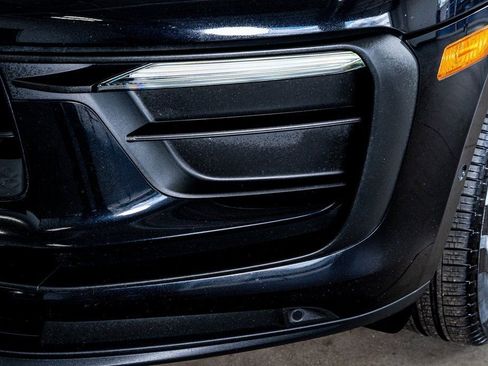 Used 2023 Porsche Macan image 12