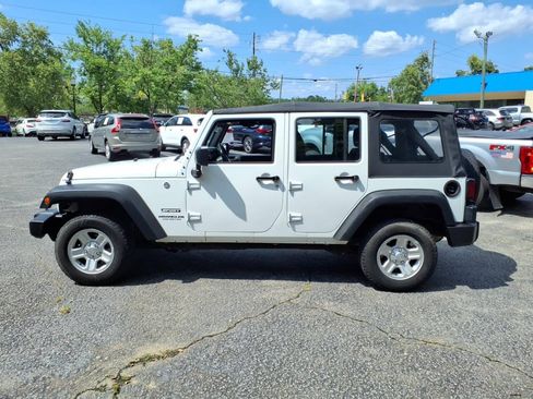 Used 2017 Jeep Wrangler Unlimited Sport w/ Connectivity Group AWD/4WD image 17