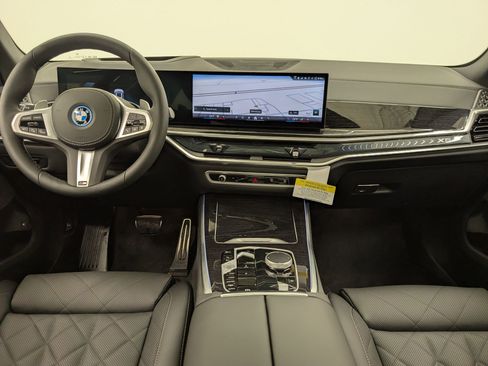 New 2026 BMW X5 xDrive50e image 17
