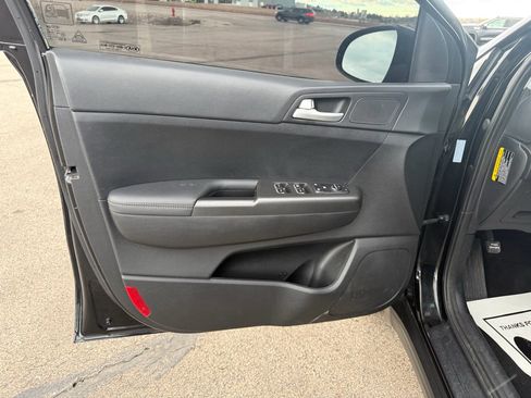 Used 2021 Kia Sportage LX image 10