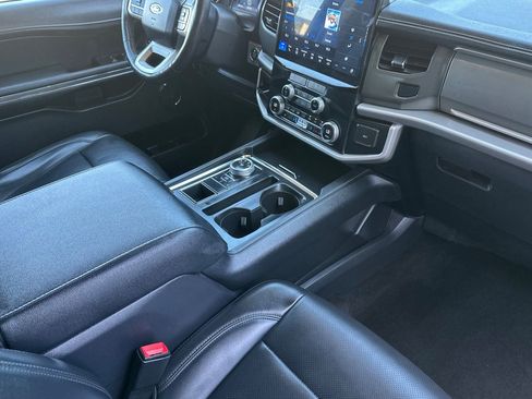 Used 2022 Ford Expedition XLT image 17