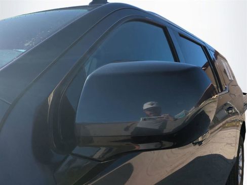 Used 2021 Chevrolet Suburban LT image 12