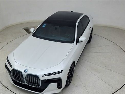 Used 2023 BMW i7 xDrive60 image 78