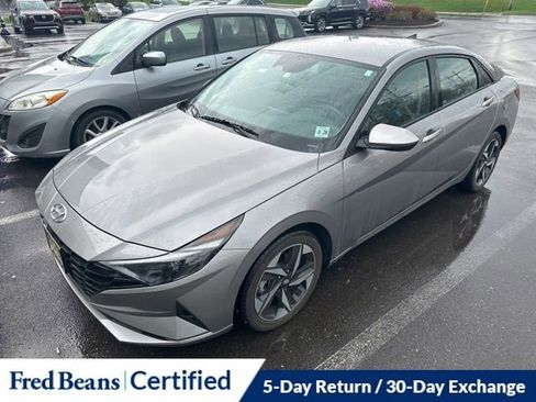 Used 2023 Hyundai Elantra SEL w/ Convenience Package image 3