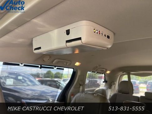 Used 2017 Toyota Sienna XLE w/ XLE Navigation Package FWD image 7