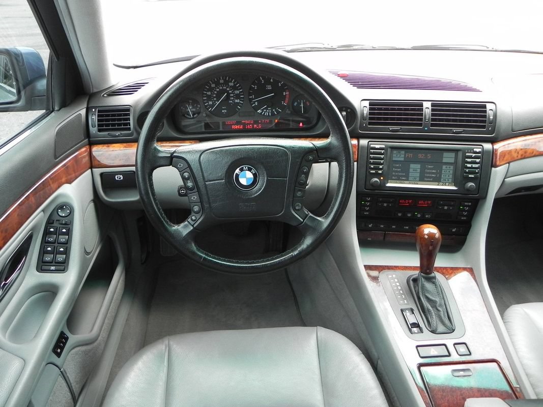 Used 2001 BMW 740iL RWD image 10