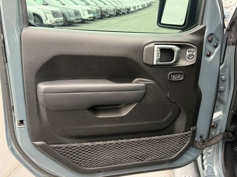 Used 2025 Jeep Gladiator Willys image 12