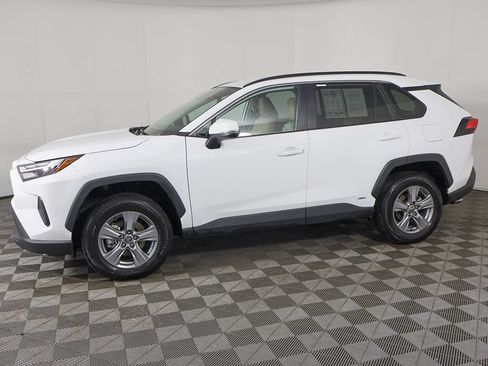Used 2025 Toyota RAV4 XLE AWD/4WD image 15