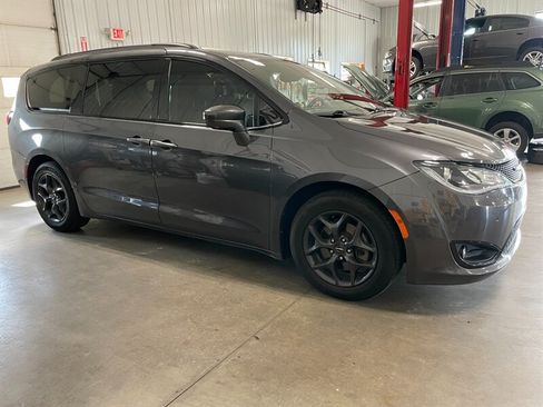 Used 2018 Chrysler Pacifica Touring-L Plus w/ Advanced Safetytec Group FWD image 5