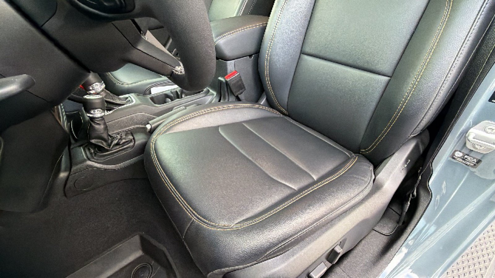 Used 2025 Jeep Gladiator Sport AWD/4WD image 15