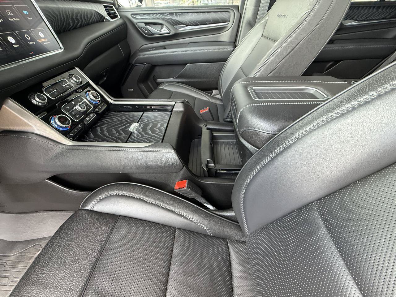 Used 2024 GMC Yukon Denali w/ Advanced Technology Package AWD/4WD image 17