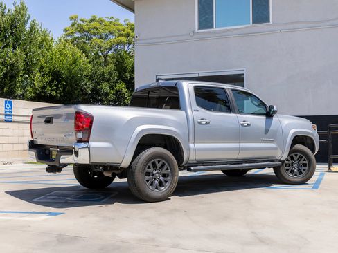 Used 2021 Toyota Tacoma SR5 AWD/4WD image 14