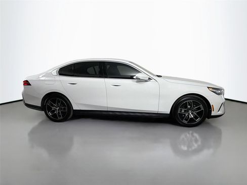 New 2026 BMW 530i w/ Premium Package RWD image 5