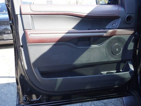 Used 2024 Ford Expedition Limited image 28