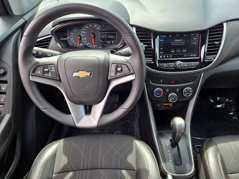 Used 2022 Chevrolet Trax LT w/ LT Convenience Package AWD/4WD image 12