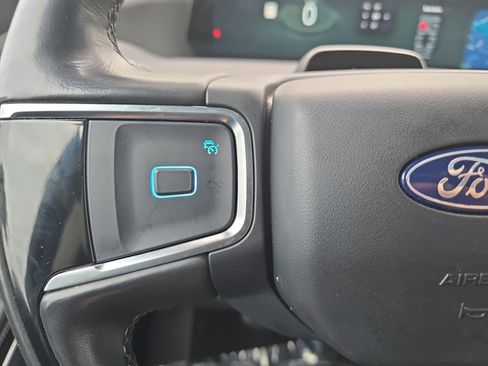 Used 2025 Ford Expedition Platinum AWD/4WD image 17