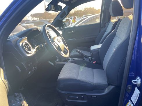 Used 2022 Toyota Tacoma TRD Sport V6 image 8