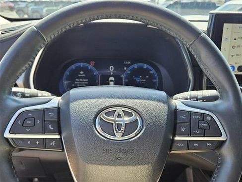 Used 2023 Toyota Highlander Platinum image 10