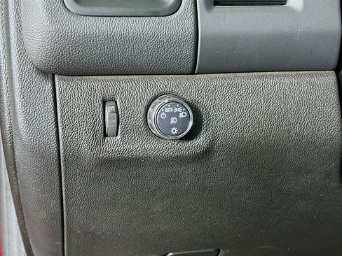 Used 2021 Chevrolet Colorado LT w/ Safety Package RWD image 16