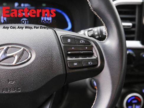 Used 2023 Hyundai Venue Limited FWD image 16