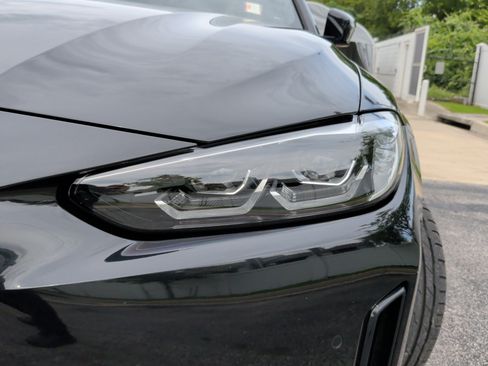 Used 2023 BMW i4 eDrive35 w/ Premium Package RWD image 3