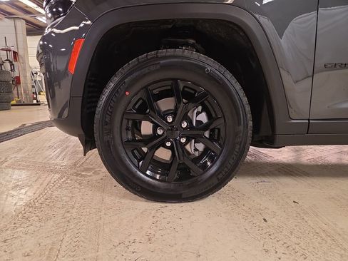 New 2026 Jeep Grand Cherokee Laredo image 26