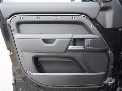 New 2026 Land Rover Defender 110 V8 AWD/4WD image 17