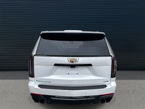 Used 2025 Cadillac Escalade V AWD/4WD image 6