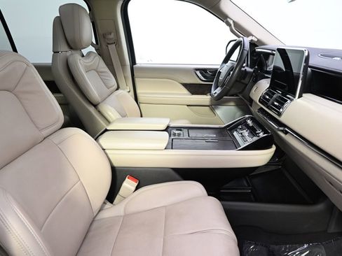 Used 2020 Lincoln Navigator Reserve w/ Luxury Package AWD/4WD image 13