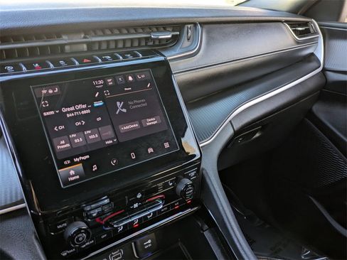 Used 2023 Jeep Grand Cherokee Altitude image 15