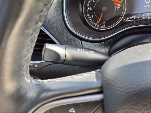 Used 2019 Jeep Cherokee Limited image 19