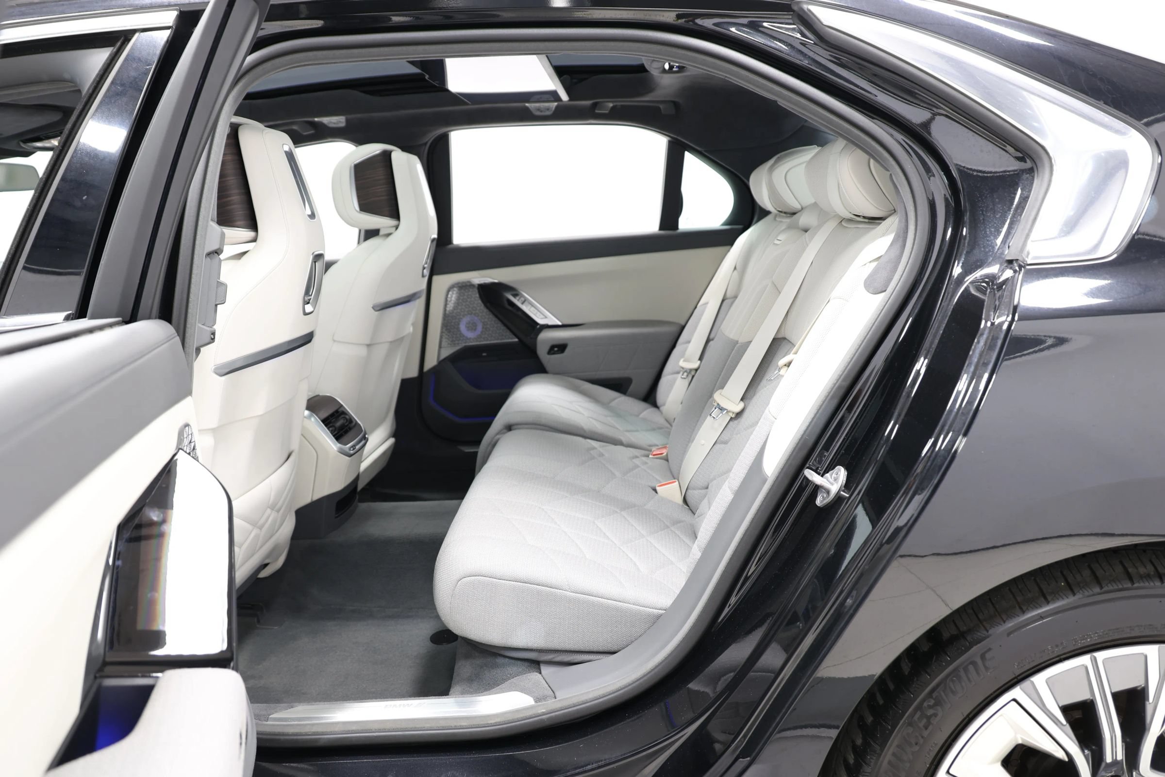 Used 2023 BMW i7 xDrive60 AWD/4WD image 50