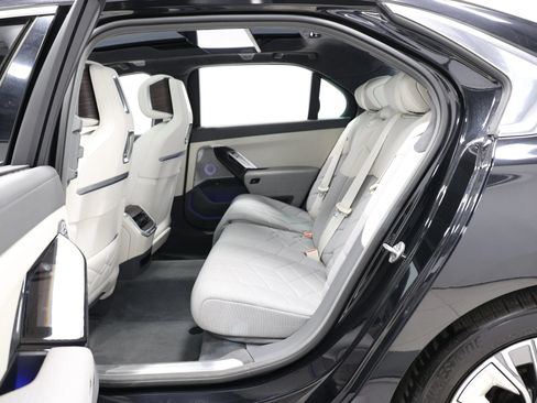 Used 2023 BMW i7 xDrive60 AWD/4WD image 50